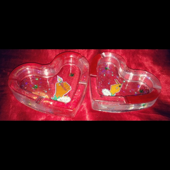 Best buds 2 heart ashtray - Picture 1 of 1
